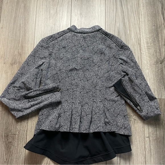 Lululemon Bust A Move Jacket! - Picture 9 of 16